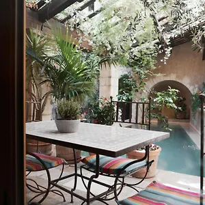 un-mas-en-ville.fr-provencehotel.com/